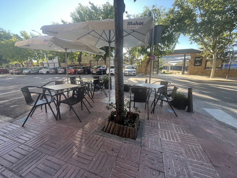 Bar Restaurante el Picoteo / San Agustín del Guadalix / Pollos Asados para llevar / Paella / Menú del día